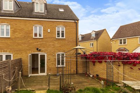 4 bedroom semi-detached house to rent, Oberon Way, Oxley Park, MK4 4TU