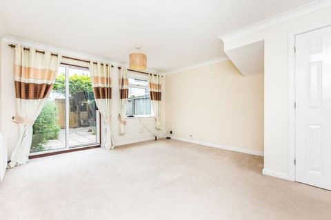 2 bedroom terraced house to rent, Hamble