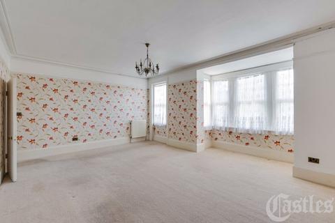 196b Upper Clapton Road, London, E5 9DH