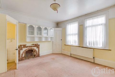 196b Upper Clapton Road, London, E5 9DH