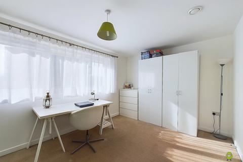 1 Vimy Drive, Dartford, DA1 5FJ