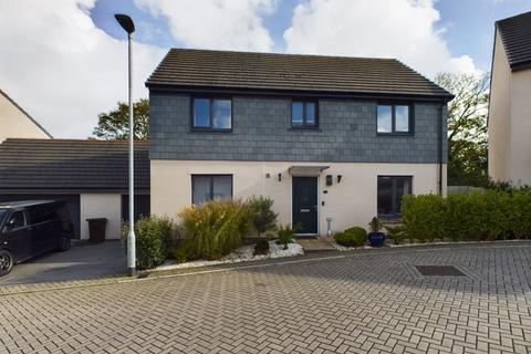 4 bedroom detached house for sale, Poolfield Way, Falmouth - Detached family home