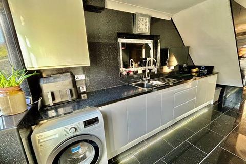 71 Aust Crescent, Bulwark, Chepstow, NP16 5NL