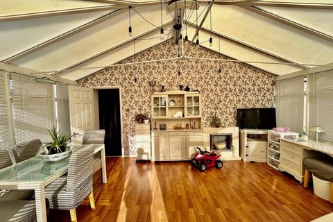 71 Aust Crescent, Bulwark, Chepstow, NP16 5NL