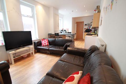 6 bedroom terraced house to rent, Llanishen Street, Cardiff CF14