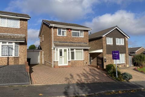 3 bedroom detached house to rent, Rowley Hall Avenue, Rowley Regis B65