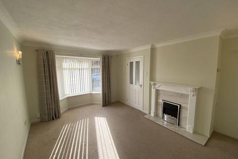 3 bedroom detached house to rent, Rowley Hall Avenue, Rowley Regis B65