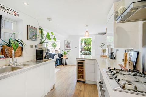 2 bedroom flat to rent, Cathnor Road, London W12