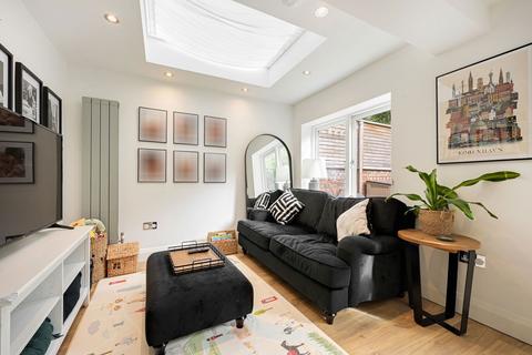 2 bedroom flat to rent, Cathnor Road, London W12