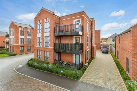 2 bedroom flat for sale, Baddlesmere Drive, Kings Hill, West Malling, Kent