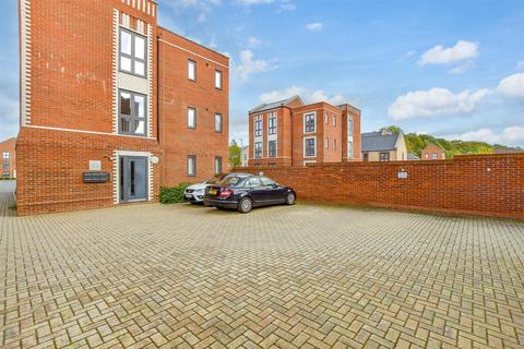 2 bedroom flat for sale, Baddlesmere Drive, Kings Hill, West Malling, Kent