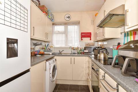 2 bedroom ground floor flat for sale, London Road, Sittingbourne, Kent