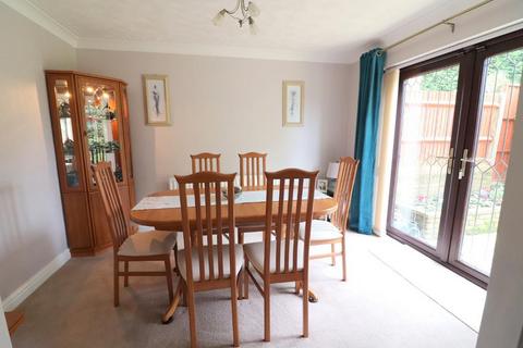 49 Emmer Green, Luton, LU2 8UH