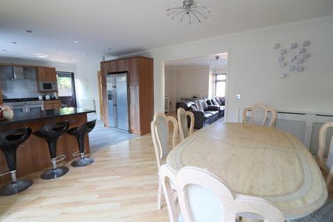 4 bedroom detached house for sale, Luton LU3