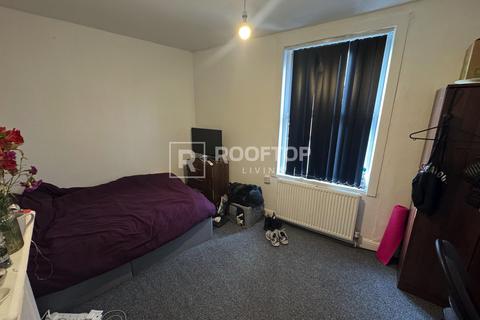 3 bedroom house to rent, Royal Park Road, Leeds LS6