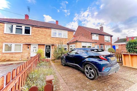 3 bedroom semi-detached house to rent, Smith lane, Windsor