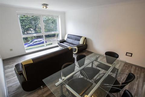 2 bedroom flat to rent, Seymour Close, Birmingham B29