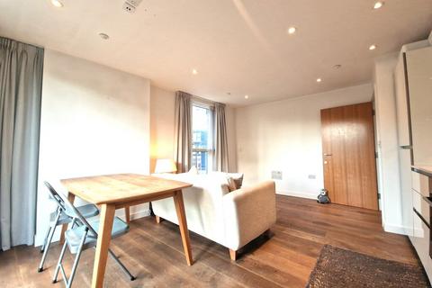 1 bedroom property to rent, 1 Bed Spacious Flat Woodberry Grove