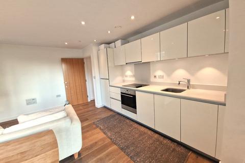 1 bedroom property to rent, 1 Bed Spacious Flat Woodberry Grove