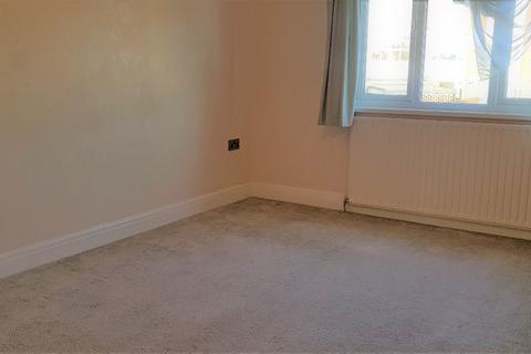 3 bedroom flat to rent, Ruislip Manor HA4