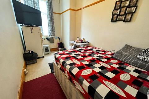 2 bedroom maisonette to rent, Edgware HA8