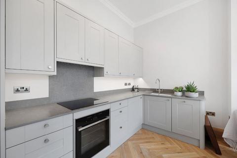 2 bedroom flat for sale, London NW3