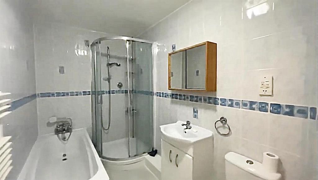 2-landsdown-court-rundell-crescent-hendon-nw4