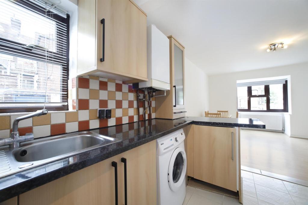 2-landsdown-court-rundell-crescent-hendon-nw4