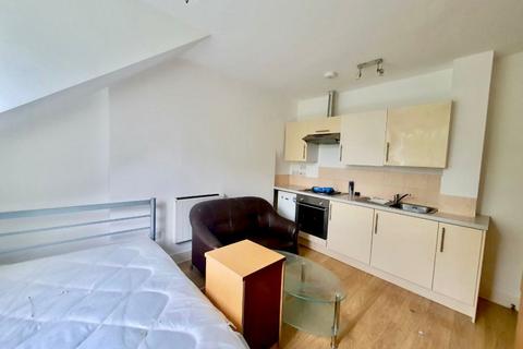 Studio to rent, NW2