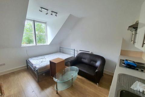 Studio to rent, NW2