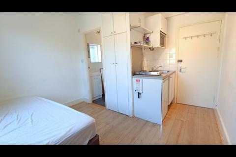 Studio to rent, Ashmore Road, London W9