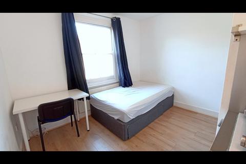 Studio to rent, Ashmore Road, London W9