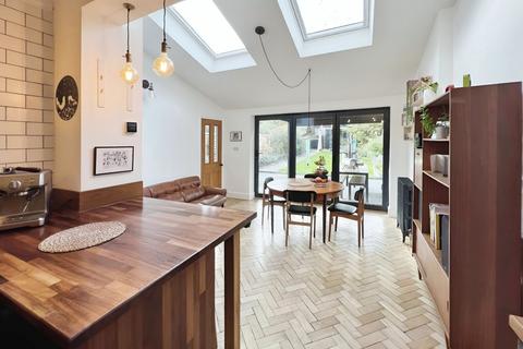 138 Verdant Lane, London, SE6 1LG