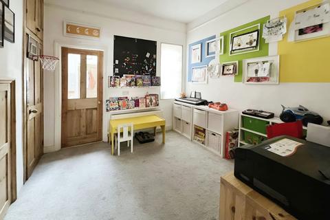 138 Verdant Lane, London, SE6 1LG