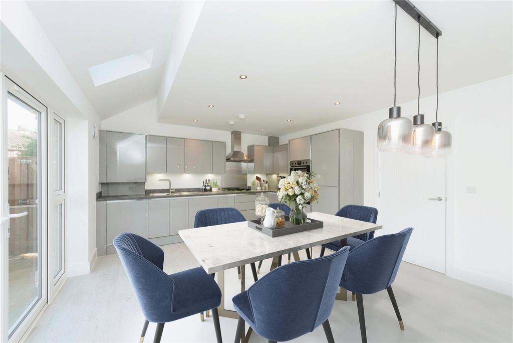 Vincam Close, Twickenham TW2 3 bed terraced house for sale £775,000