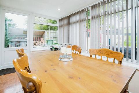 7 Ash Grove, Chirk, Wrexham, LL14 5RF