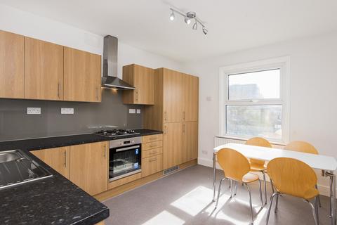 2 bedroom flat to rent, West Hill, SW18