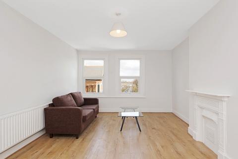 2 bedroom flat to rent, West Hill, SW18