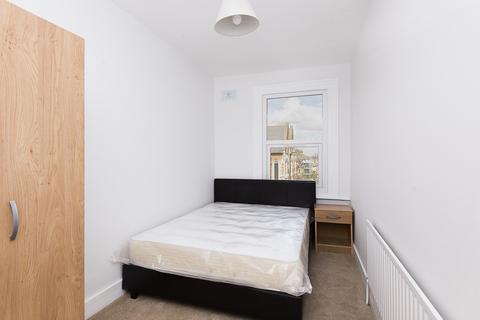 2 bedroom flat to rent, West Hill, SW18