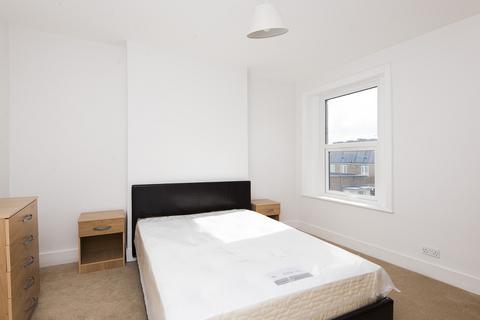 2 bedroom flat to rent, West Hill, SW18