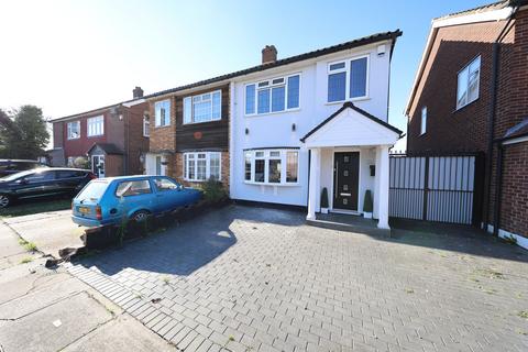 3 bedroom semi-detached house to rent, Stoke Road, Rainham, RM13 9SF