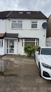 5 bedroom end of terrace house to rent, Chalgrove Crescent, Ilford IG5