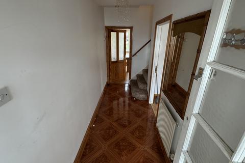 5 bedroom end of terrace house to rent, Chalgrove Crescent, Ilford IG5