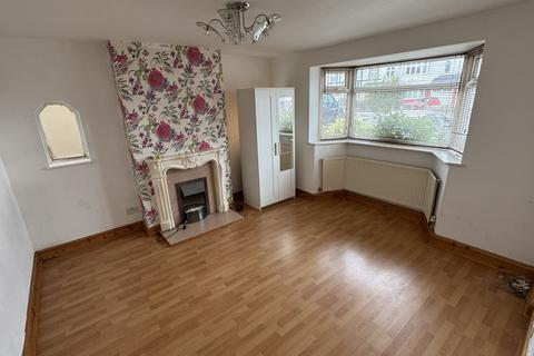 5 bedroom end of terrace house to rent, Chalgrove Crescent, Ilford IG5