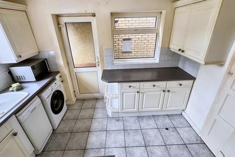 5 bedroom end of terrace house to rent, Chalgrove Crescent, Ilford IG5