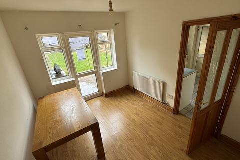 5 bedroom end of terrace house to rent, Chalgrove Crescent, Ilford IG5