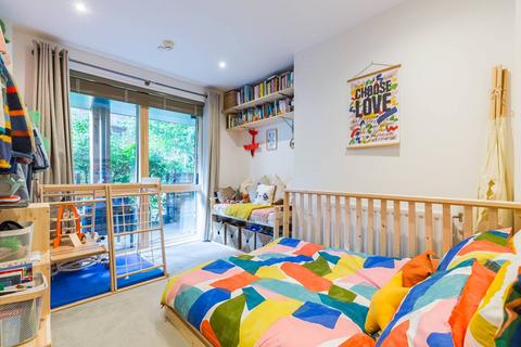 2 bedroom flat for sale, London E3