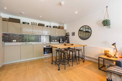 2 bedroom flat for sale, London E3