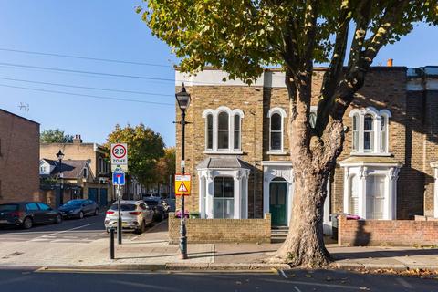 2 bedroom end of terrace house for sale, London E3