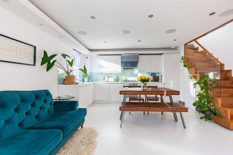 2 bedroom end of terrace house for sale, London E3